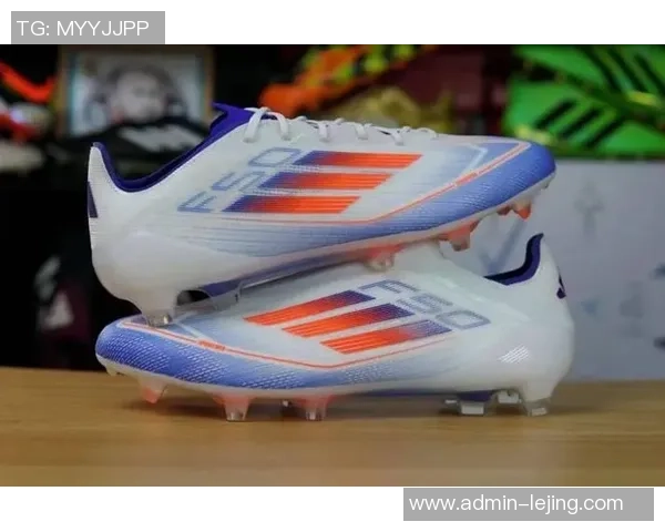 耐克与阿迪达斯足球鞋系列全面对比助你选择最佳战靴提升球场表现